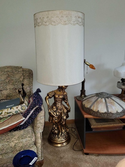 LR- Metal Gold Painted Girl Lamp