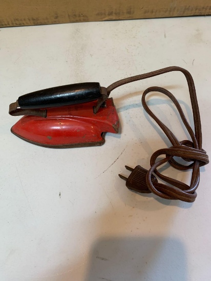 K- Lady Dover Toy Iron