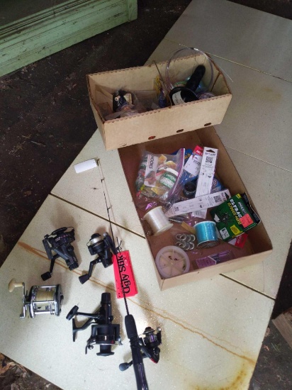 G2- Lot of 5 Reels, 1 Short Rod and 2 Boxes of Fishing Accessories