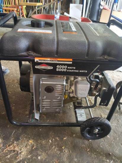 G2- Briggs and Staton 4000 Watts, 5000 Stating Watts Generator