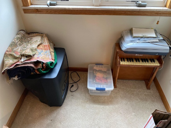 UB3- Misc Lot: TV, Kids Piano, Catalogues