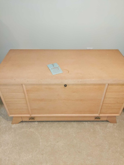 UB2-Lane Cedar Chest