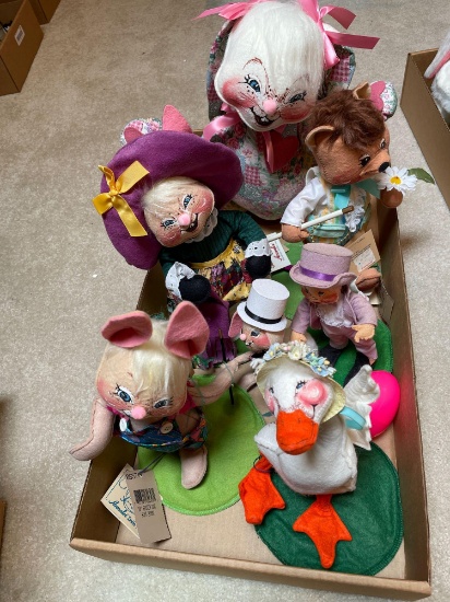 UB2- Annalee Dolls