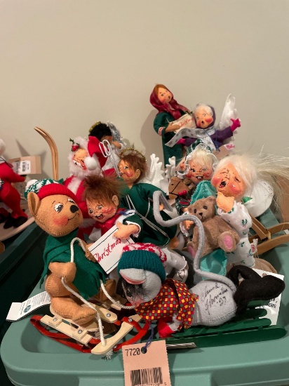 UB2- Annalee Dolls