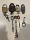 FR- (4) Padlocks and keys with Spoons