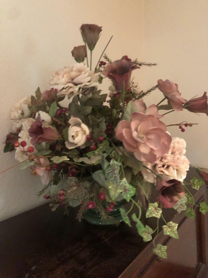 L- floral decorative with vase