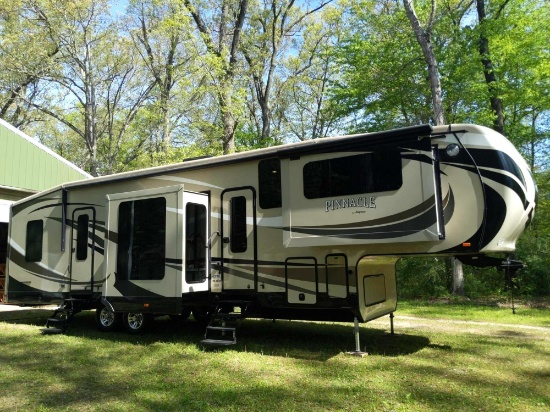 2015 38' Jayco Pinnacle 5th Wheel Trailer