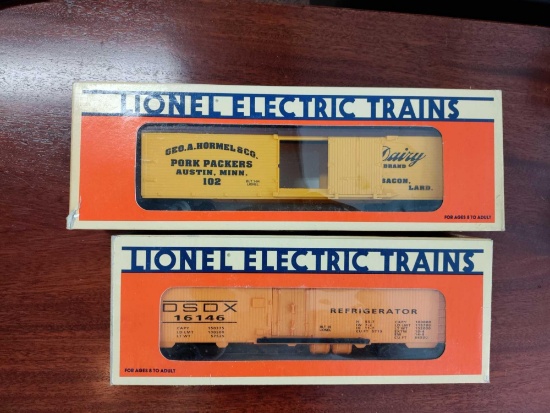 G2- (2) Lionel Electric Trains Chesapeake and Ohio Waffle Sided Boxcar, Dairy Dispatch Reefer