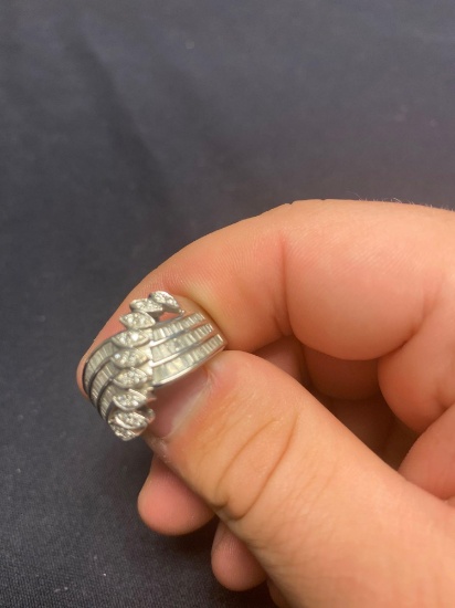 (1) White Gold Ring