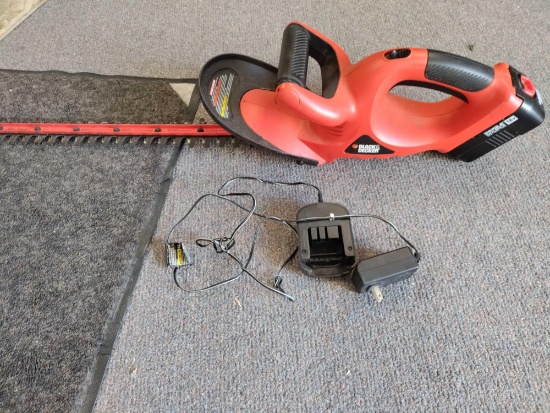 G- Black and Decker Hedge Trimmer