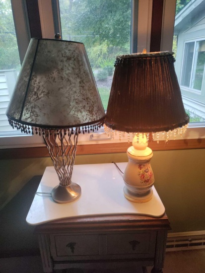 Bedroom 1(B1)- (2) Table Lamps