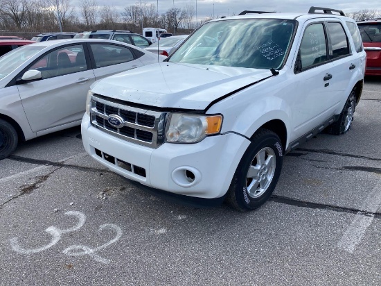 2012 White Ford Escape