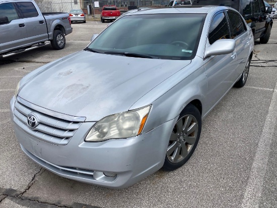 2006 Silver Toyota Avalon