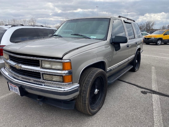 1999 Tan Chevrolet Tahoe