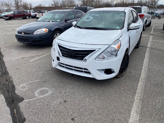 2015 White Nissan Versa