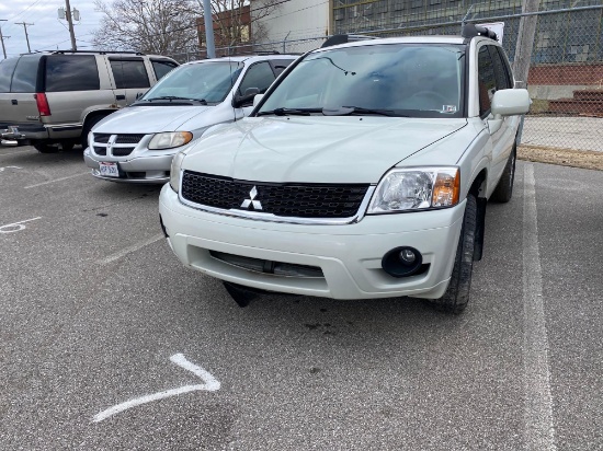 2010 White/Gray Mitsubishi Endeavor