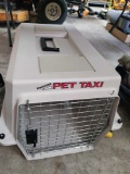 G- Pet Mate Pet Taxi Cab