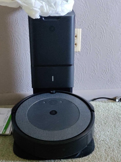 LR- iRobot Roomba with Docking Station