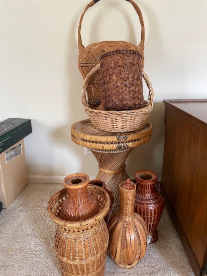 LR- Lot of Wicker Vases, Baskets, and End Table