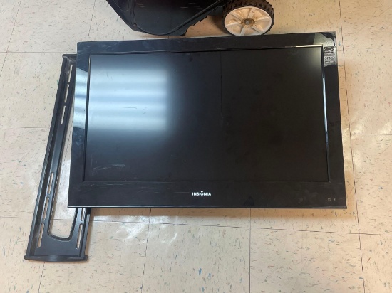 L- Insignia 32" Television