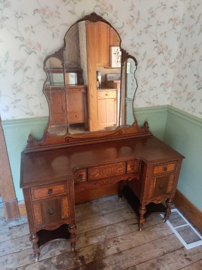 FR- Antique Vanity With Mirror