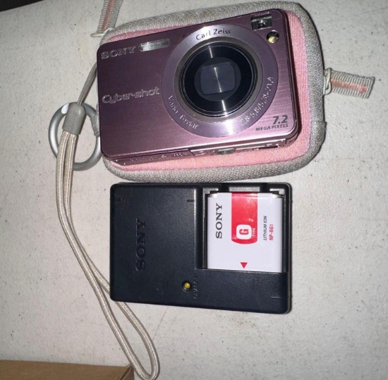 G- Sony Cybershot With Battery and Charger