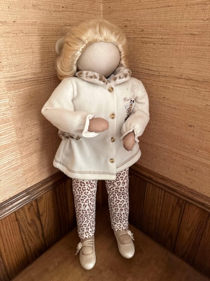 FR- Corner Doll With Minnie Mouse Coat