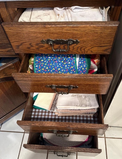 K- (4) Drawers of Assorted Linens and Placemats