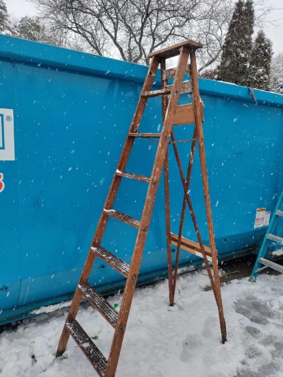 G- 8' Wood Ladder