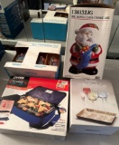 LR- (4) Pieces of Kitchen Items