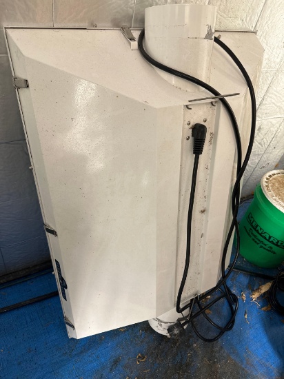 B- Hydrofarm Spicket Grow Light