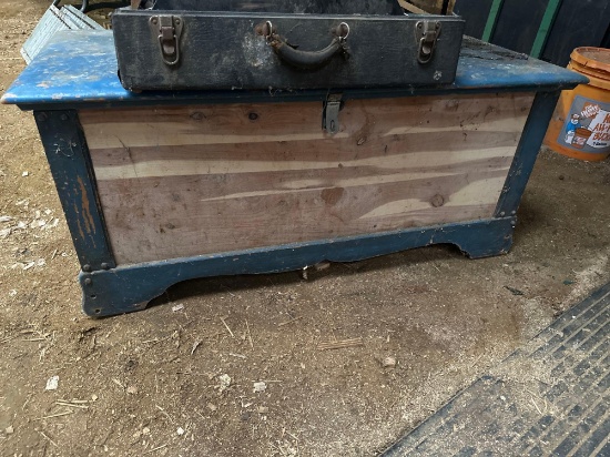 BG- Wood Cedar Chest