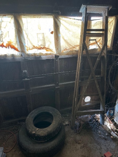 FG- 6' Wood Ladder and (2) Tires