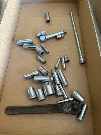 FG- (1) Box Snap-On Sockets, Extensions, (1) Ratchet