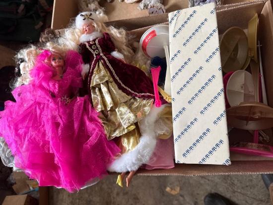 HG- Box of Barbies, Stands and Clothes