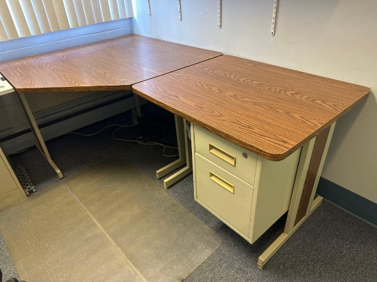 O- (2) Desks and Trash Can