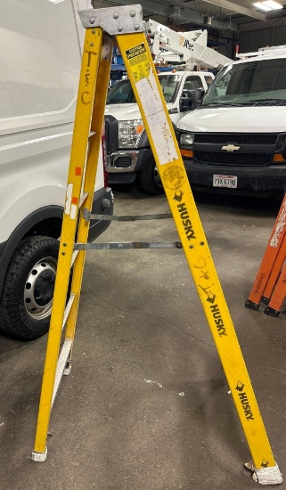 Husky 6' Aluminum / Fiberglass Ladder