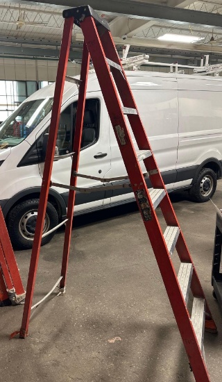 8' Aluminum / Fiberglass Ladder