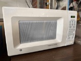 GE Table Top Turntable Microwave