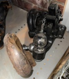(1) Trailer Hitch, (1) Extra Ball, (1) Tow Ball, and (1) Tow Eye