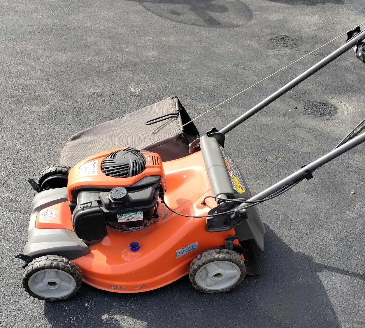 G Husqvarna LC 221A Lawn Mower Proxibid