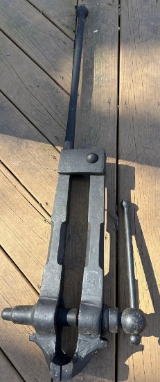 O- Iron City Blacksmith Vise