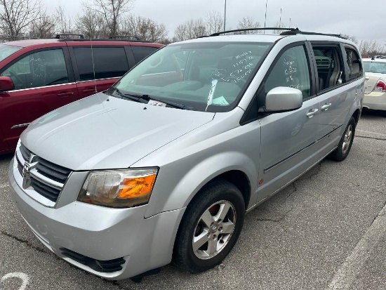 2009 Silver Dodge Grand Caravan Van