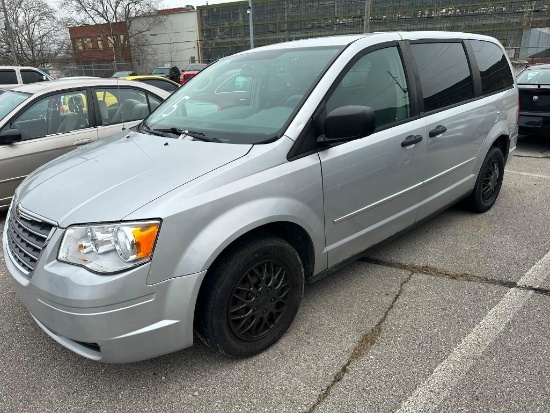 2008 Silver Chrysler Town & Country