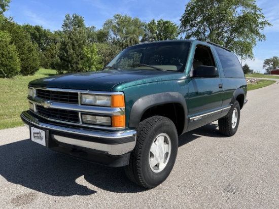 1996 Chevrolet Tahoe 2-Door, V8, 4x4, Auto, Leather, AC, PW, PL, Tilt and Cruise
