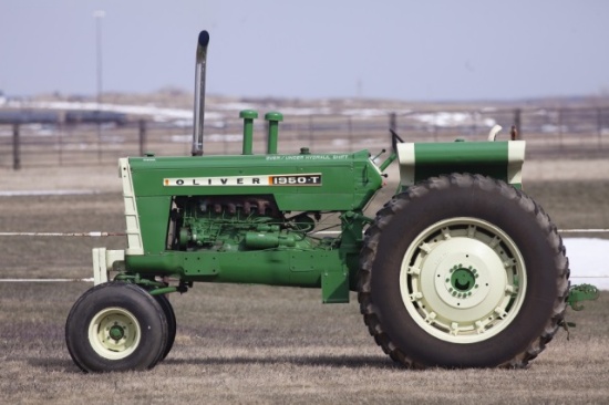 Oliver 1950T (SN 207-424-603) 3-speed Hydraul, 3-point 2-hydraulics, PTO, 4046 hours, Low hours on e