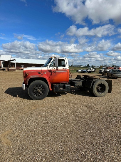 1985 GMC 7000 Single Axle Truck with 5th Wheel Plate. 8.2L Detroit Engine. 5 speed transmission.