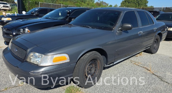 2000 Ford Crown Victoria Passenger Car, VIN # 2FAFP71W1YX162403
