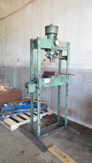 KR Wilson 25 Ton Hydraulic Press