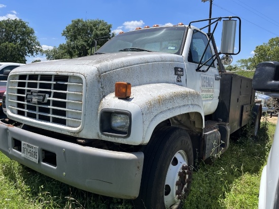 2000 Chevy C7500 2Ton Truck